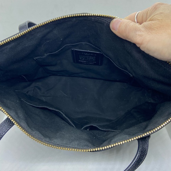 Coach Carryall in black - Picture 7 of 16